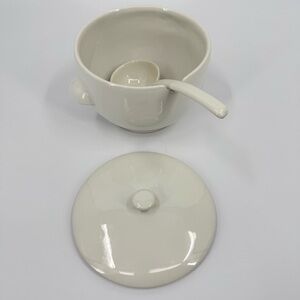 POTTERY BARN CHINA Great White Collection Rim Shape Soup Tureen, Lid, and Ladle